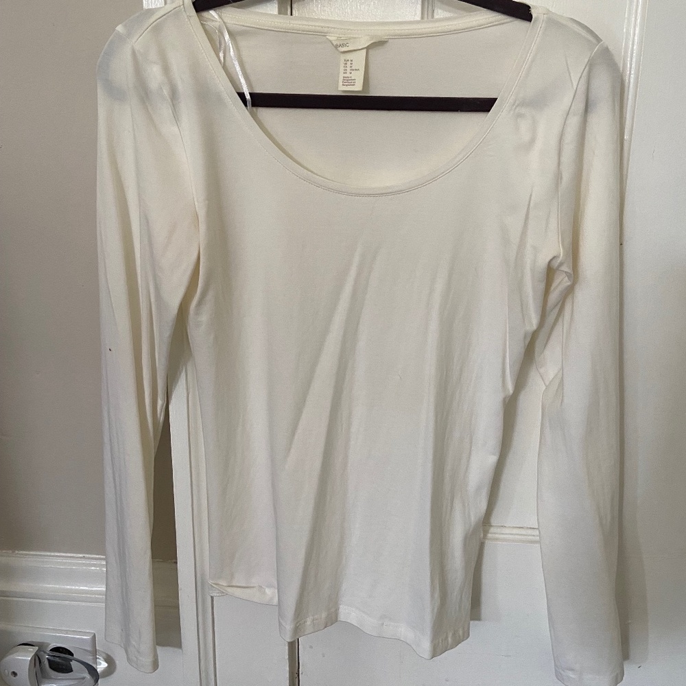 ✨FREE in 2+ item bundle✨ H&M Basics scoop neck long sleeve white t shirt